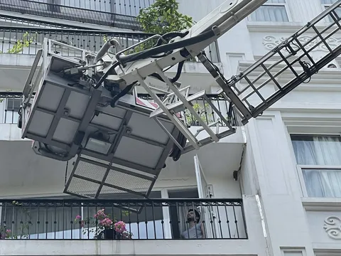 Nhiều du khách nước ngoài được giải cứu trong khách sạn bị cháy tại Hà Nội