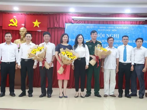 Tiếp nhận kinh phí xây dựng 500 căn nhà tình nghĩa, nhà tình thương