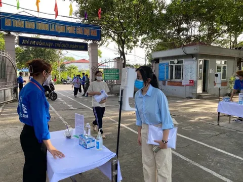 Hơn 3.000 “chiến sỹ áo xanh” tham gia tiếp sức mùa thi tại Hà Nội