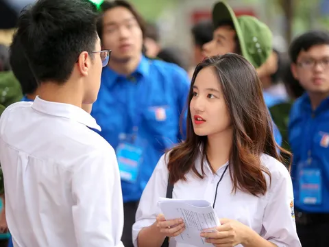 Hàng nghìn thí sinh thi vào lớp 10 chuyên tại Hà Nội