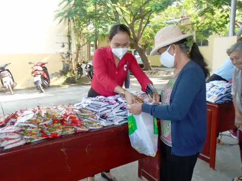 Ấm lòng phiên chợ 0 đồng tại xã Tân Long