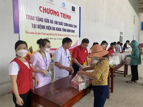 Ninh Bình: Những suất cơm nghĩa tình