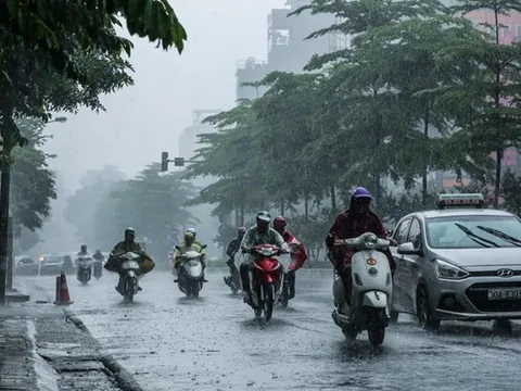 Miền Bắc chuyển mưa dông cảnh báo hiện tượng thời tiết cực đoan