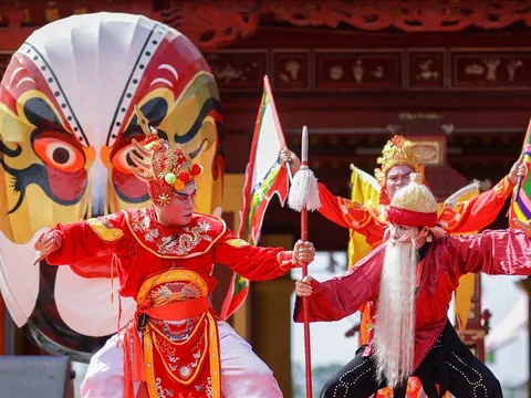 Festival Huế 2022: Đặc sắc màn diễu phố “tích” tuồng cổ