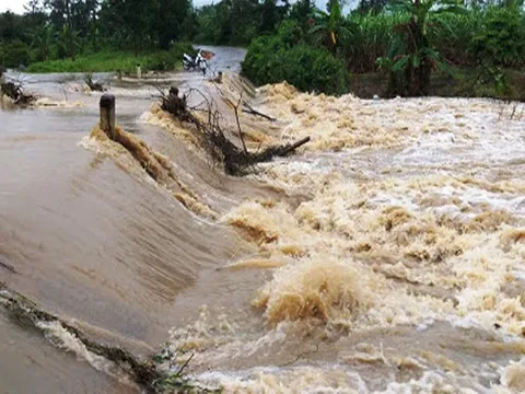 Cao Bằng: Lũ quét bất ngờ cuốn 4 người mất tích