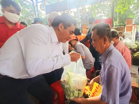 Bình Dương: Phiên “Chợ 0 đồng” đến với 300 người khó khăn