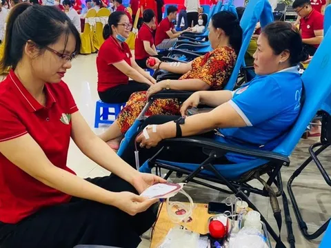 "Giọt hồng Xứ Nghệ" thu hút 1.500 người tham gia hiến máu tình nguyện