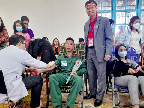 Ngày hội "Giọt hồng Thành phố Hoa" tiếp nhận hơn 900 đơn vị máu