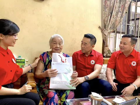 Trung ương Hội Chữ thập đỏ Việt Nam thăm, tặng quà tri ân nhân Ngày Thương binh - Liệt sỹ