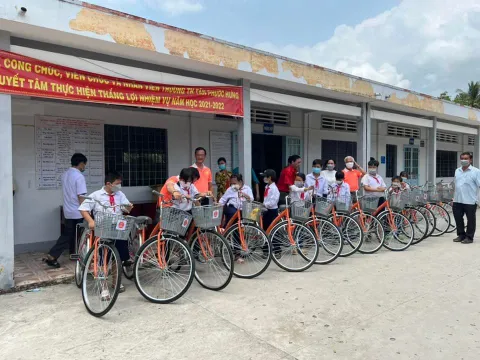 Thắp sáng những mảnh đời cơ cực