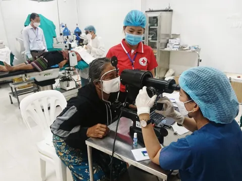 Quảng Nam: Khám chữa bệnh Nhân đạo tại tỉnh Sê Koong-Lào       