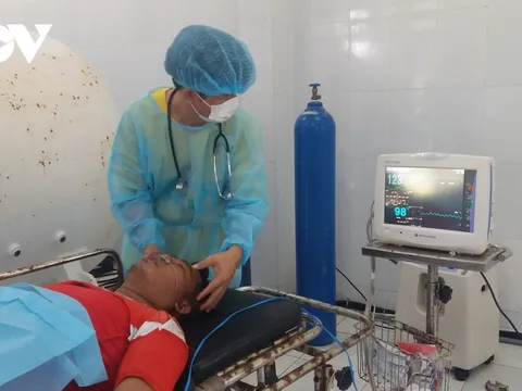 Kịp thời cấp cứu ngư dân gặp nạn, tàu cá gặp sự cố trên quần đảo Trường Sa