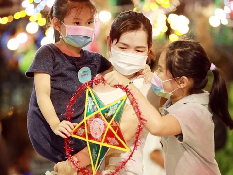 Trung thu ấm áp của 500 em nhỏ mồ côi do đại dịch COVID-19