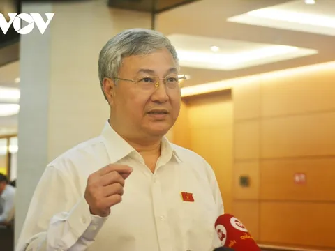 Bất cập điều hành xăng dầu: Giao Bộ Công Thương phụ trách toàn bộ?