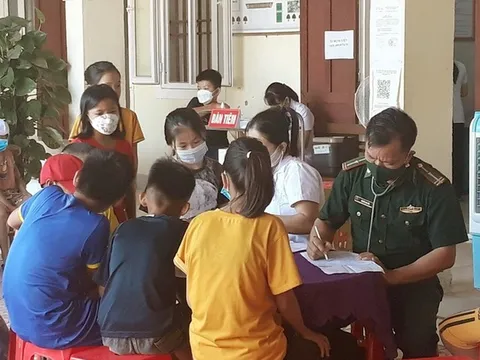 Thầy thuốc 'quân hàm xanh' trên biên giới