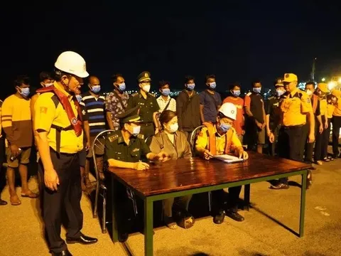 Trắng đêm đưa 305 công dân Sri Lanka gặp nạn vào đất liền