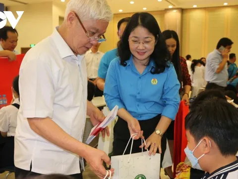 Đem Tết đến cho trẻ mồ côi vì COVID- 19