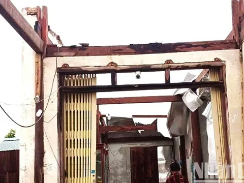 Hỗ trợ người dân huyện biên giới Ea Súp khắc phục hậu quả lốc xoáy