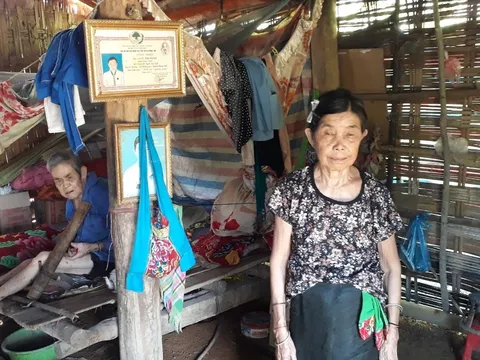 Hoàn cảnh khó khăn của vợ chồng già neo đơn