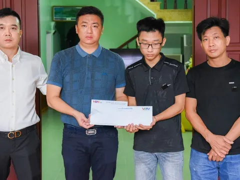 Thăm hỏi, tặng quà động viên gia đình nạn nhân bị tai nạn giao thông ở Bắc Giang