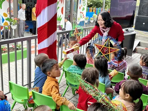 Vui đón trung thu cùng các em học sinh dân tộc thiểu số ở Mường Khương, Lào Cai