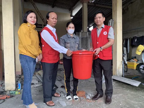 Hỗ trợ người dân bị ảnh hưởng do mưa lũ trên địa bàn Quảng Ngãi