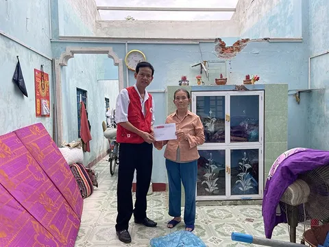 Hội Chữ thập đỏ tỉnh Quảng Nam: Thăm hỏi, động viên các gia đình bị thiệt hại nhà ở do bão số 4