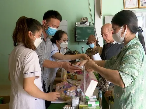 Hàng trăm người dân được khám bệnh, cấp thuốc miễn phí