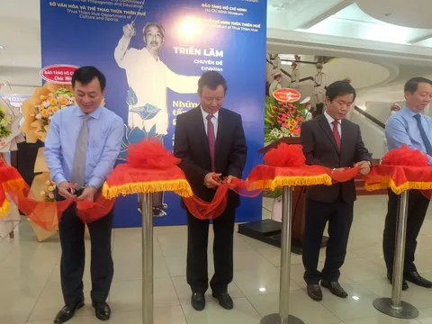 Khai mạc triển lãm “Những tấm gương bình dị mà cao quý”