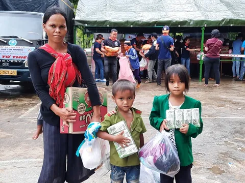 Nghĩa tình phiên chợ Nhân đạo