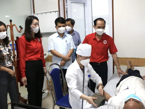 Khám bệnh, cấp thuốc miễn phí hơn 1.500 người