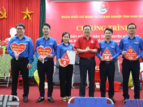 ‘Hiến máu cứu người - Trao niềm hi vọng’