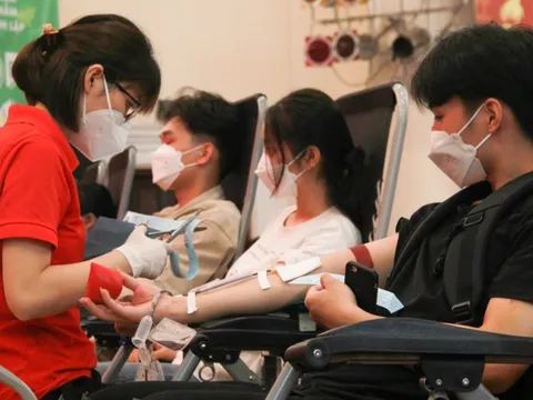 ‘Giọt hồng sẻ chia 2022’