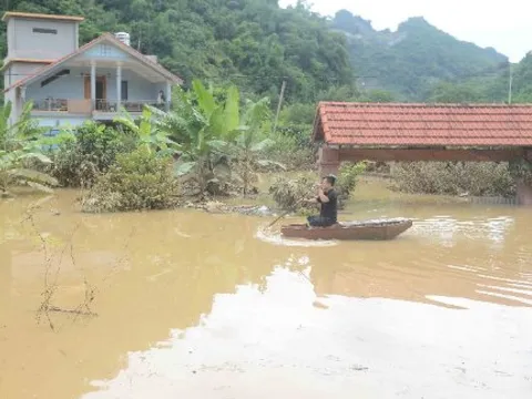 Nhiều nơi tại TP Sơn La vẫn chìm trong “biển nước”