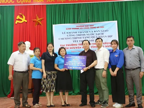 Bàn giao công trình nước sạch cho các em học sinh tại Cao Bằng