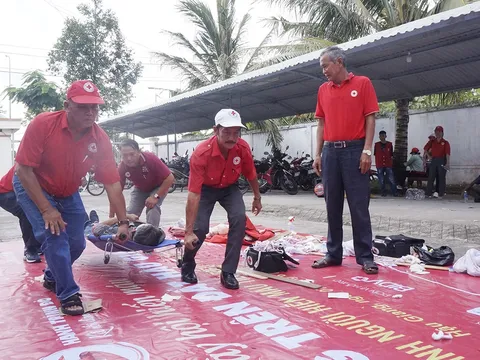 Hậu Giang: Tình nguyện viên Chữ thập đỏ với hoạt động an toàn giao thông
