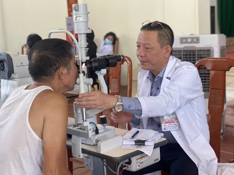Khám bệnh, cấp thuốc miễn phí cho hơn 200 người cao tuổi ở Tiên Du