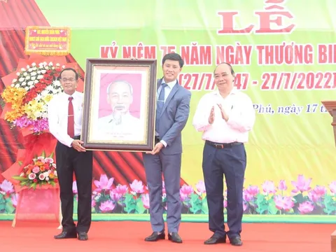 Chủ tịch nước Nguyễn Xuân Phúc: Thăm, tặng quà người có công, gia đình chính sách ở Quảng Nam