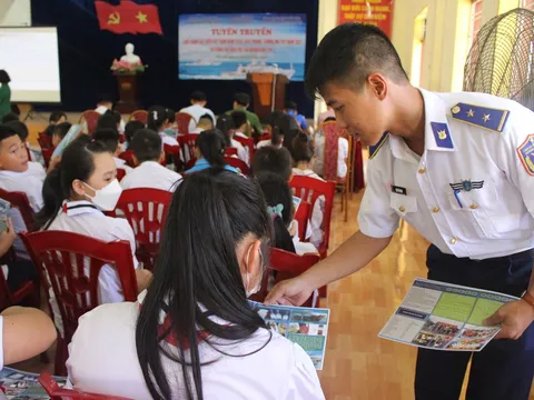 Tăng cường tuyên truyền Luật Cảnh sát biển và các qui định về chống IUU cho ngư dân vùng ven biển