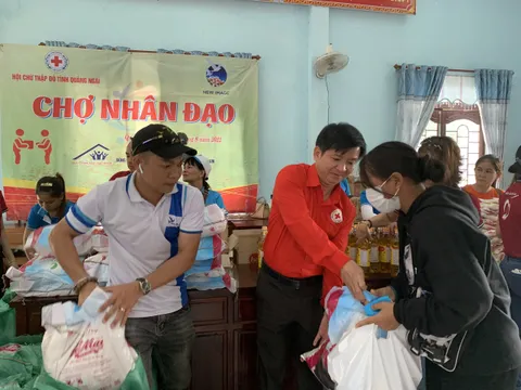 Quảng Ngãi: Chợ Nhân đạo hỗ trợ người dân khó khăn miền núi