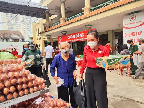 Nữ Chủ tịch Hội Chữ thập đỏ: Sáng tạo trong hoạt động, hết lòng vì người dân khó khăn