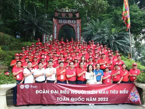 100 người hiến máu tiêu biểu toàn quốc năm 2022 “Về miền Đất Tổ”