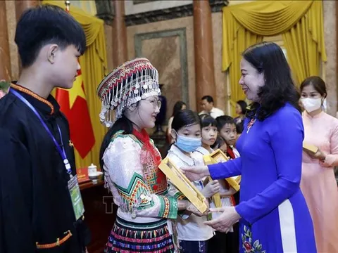 Phó Chủ tịch nước gặp mặt trẻ mồ côi, khuyết tật, có hoàn cảnh khó khăn