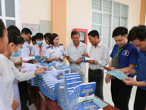 Tăng cường tuyên truyền Luật Cảnh sát biển tới các cơ quan, đoàn thể địa phương