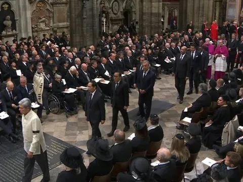 Bộ trưởng Ngoại giao Bùi Thanh Sơn dự Lễ quốc tang Nữ hoàng Elizabeth II