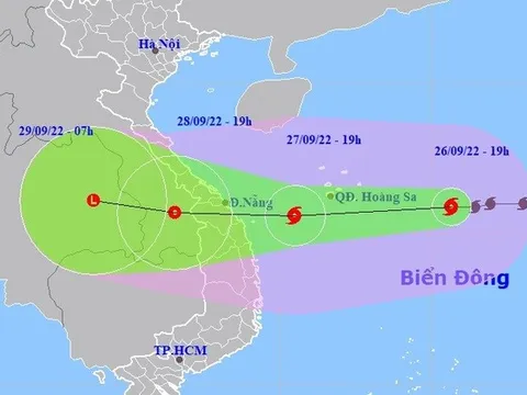 Bão Noru giật cấp 15 đang tiến vào đất liền