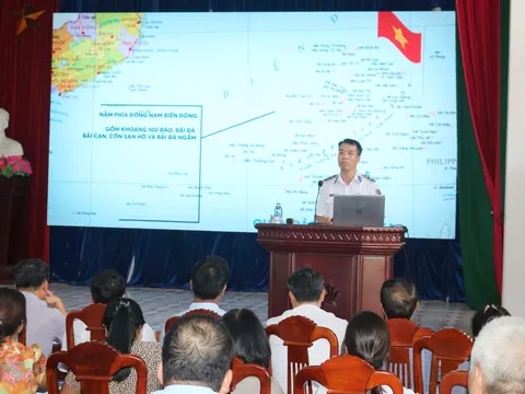 Cảnh sát biển tuyền truyền pháp luật cho cán bộ chủ chốt các xã, thị trấn của huyện Yên Thế