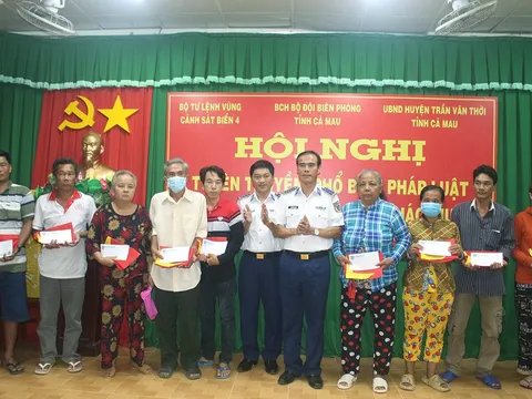 Bộ Tư lệnh Vùng Cảnh sát biển 4 đẩy mạnh tuyên truyền, phổ biến pháp luật chống IUU