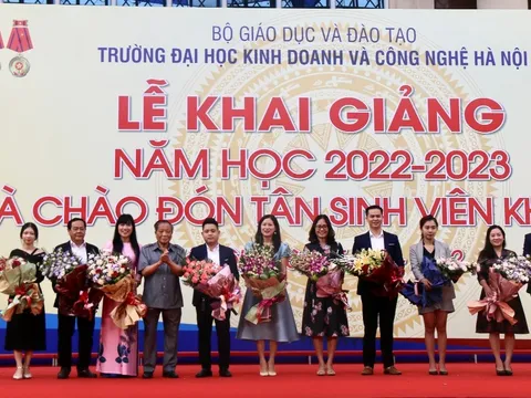 Trường Đại học Kinh doanh và Công nghệ Hà Nội khai giảng năm học 2022 – 2023