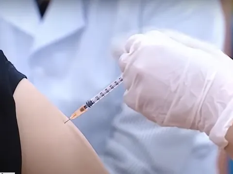 Vaccine là vũ khí chiến lược trong phòng, chống dịch COVID-19